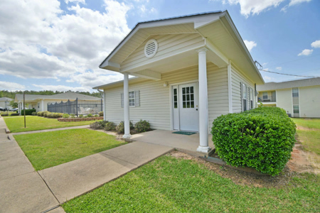 Pine_Trace-exterior-a-Front-1801-1200w