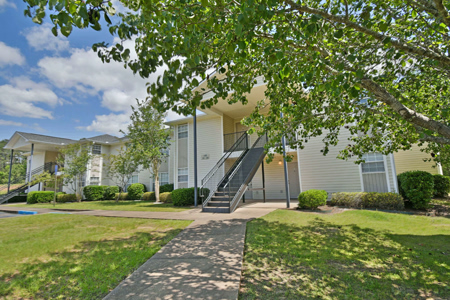 Pine_Trace-exterior-b-1776-1200w